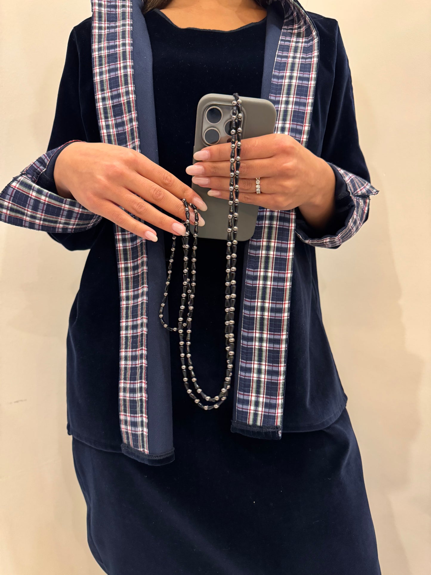 black teardrop & gunmetal grey lightweight phonestrap