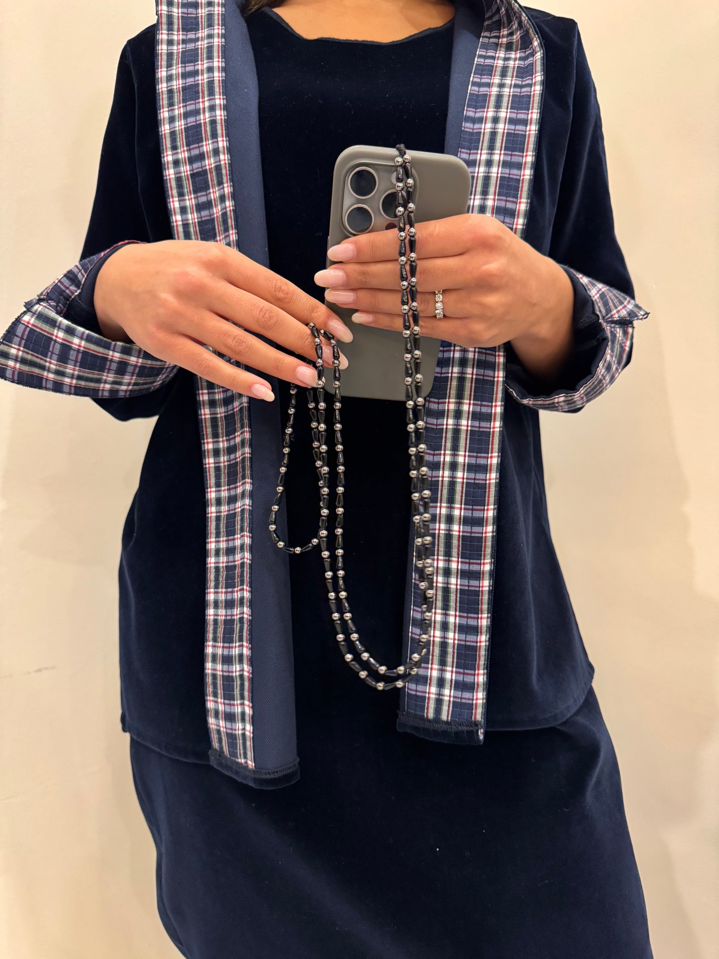 black teardrop & gunmetal grey lightweight phonestrap
