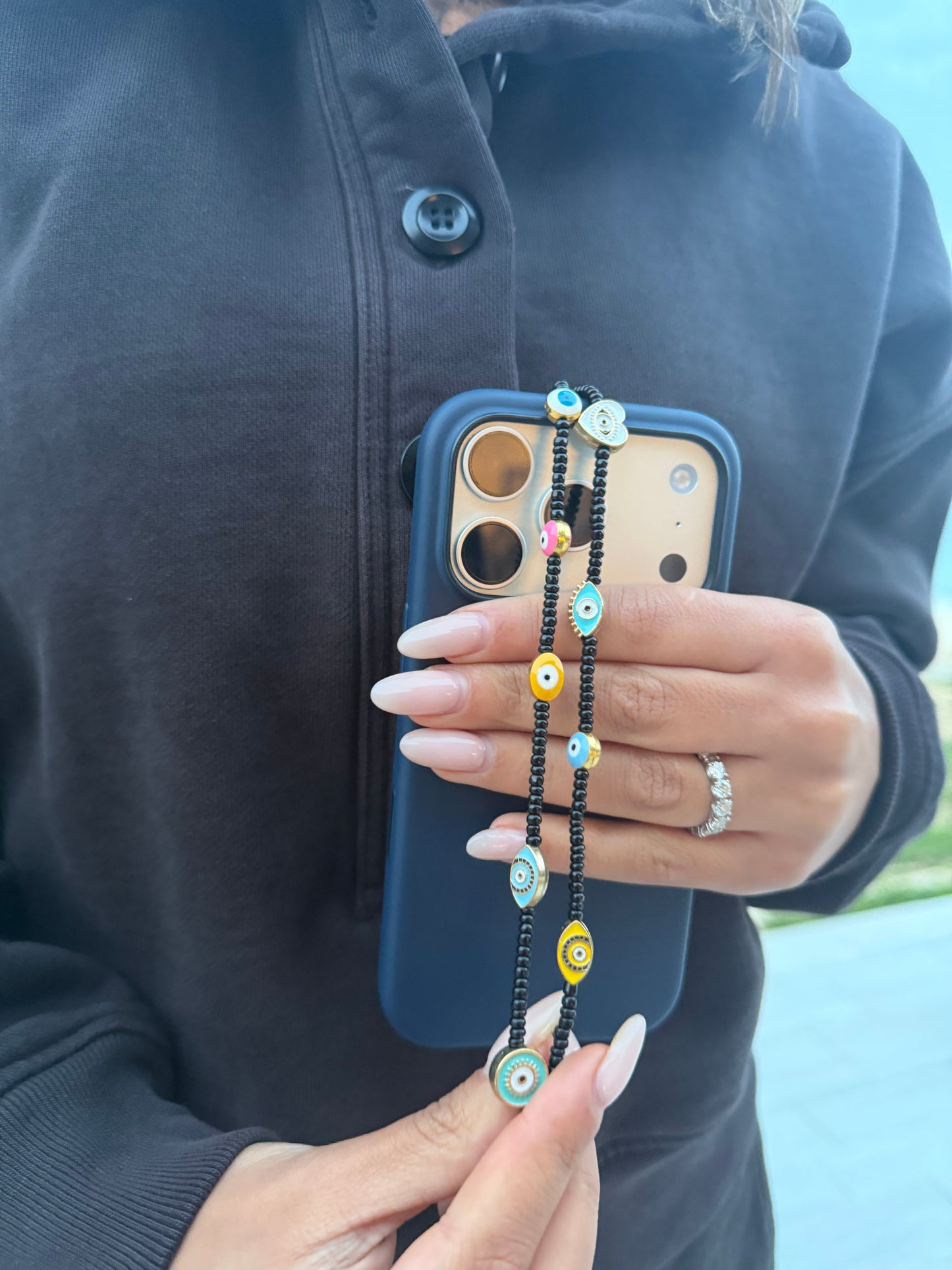 black eye mixed shapes short phonestrap