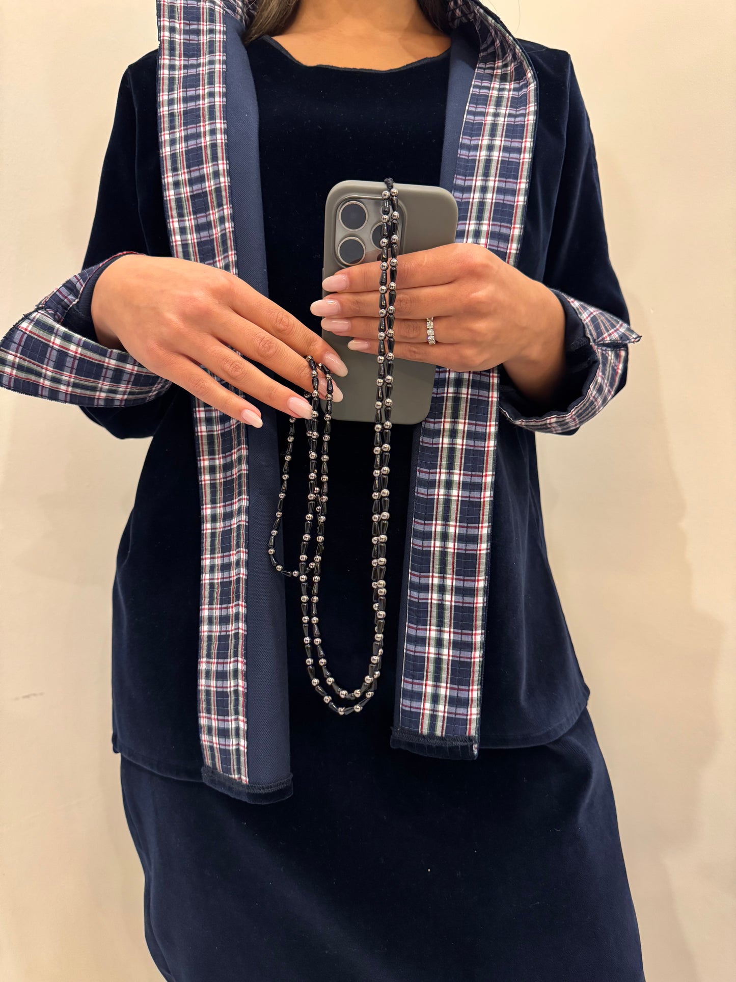 black teardrop & gunmetal grey lightweight phonestrap